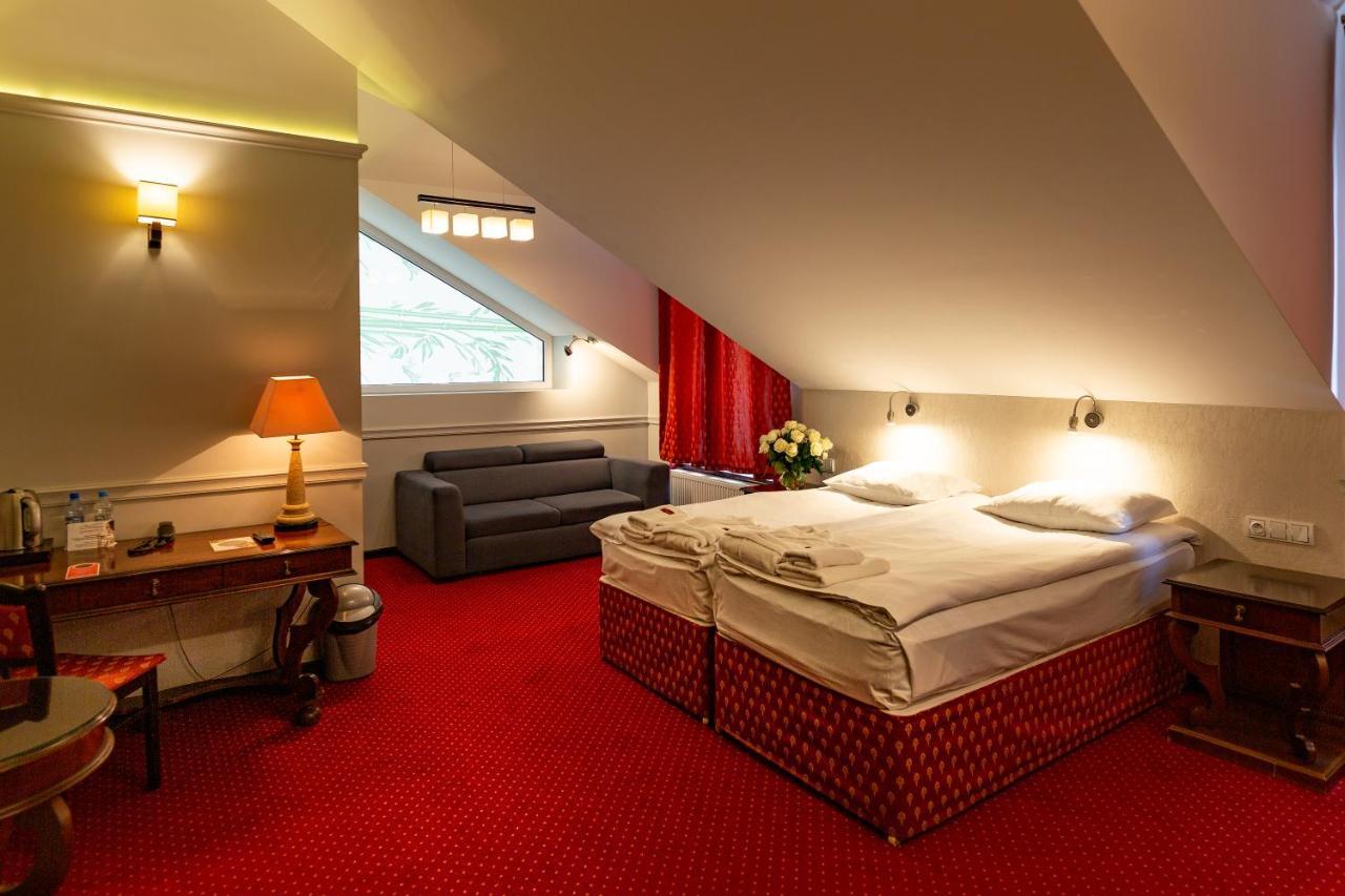 Hotel Senator Konferencje & Spa Стараховіце Екстер'єр фото