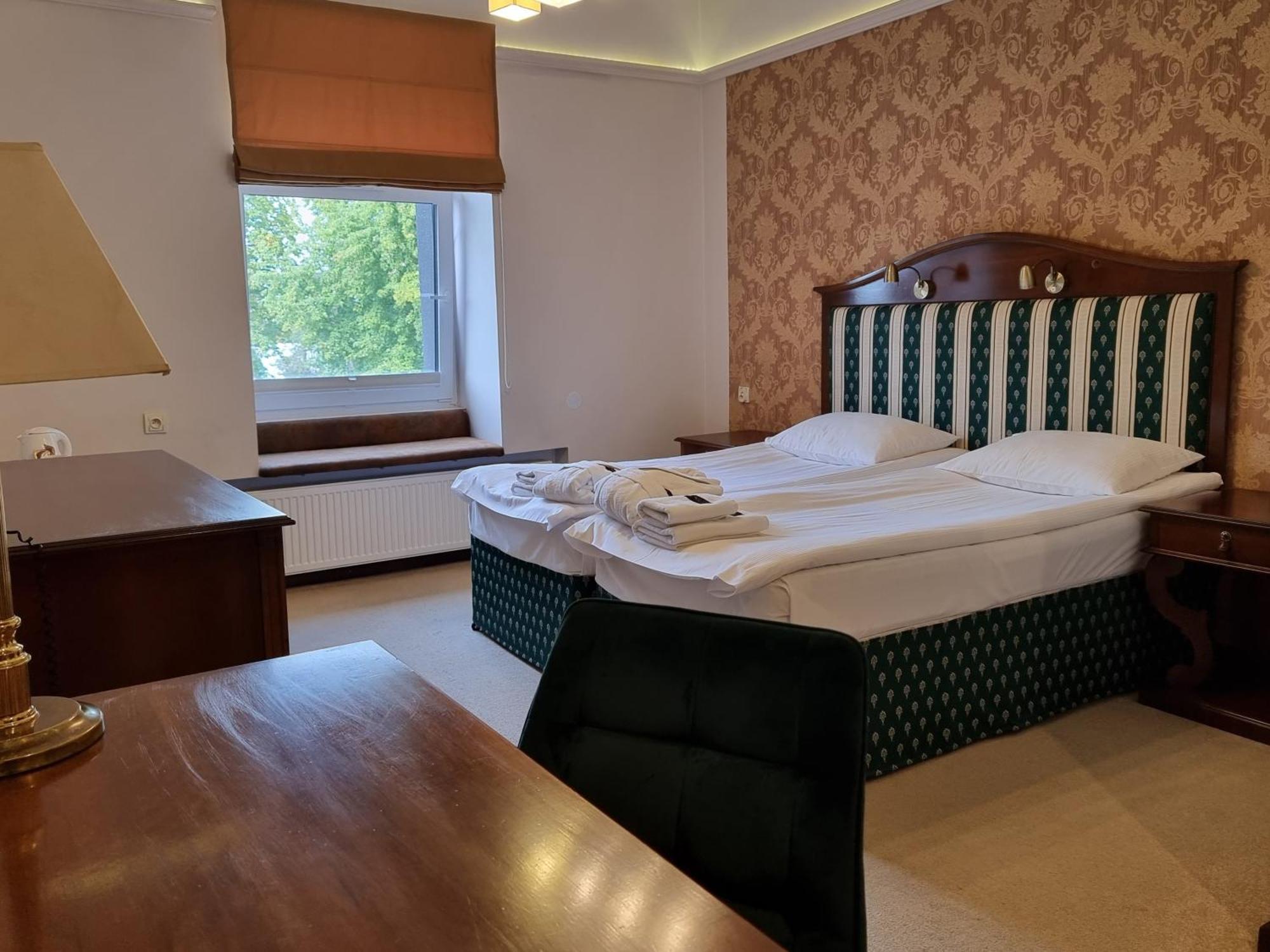 Hotel Senator Konferencje & Spa Стараховіце Екстер'єр фото