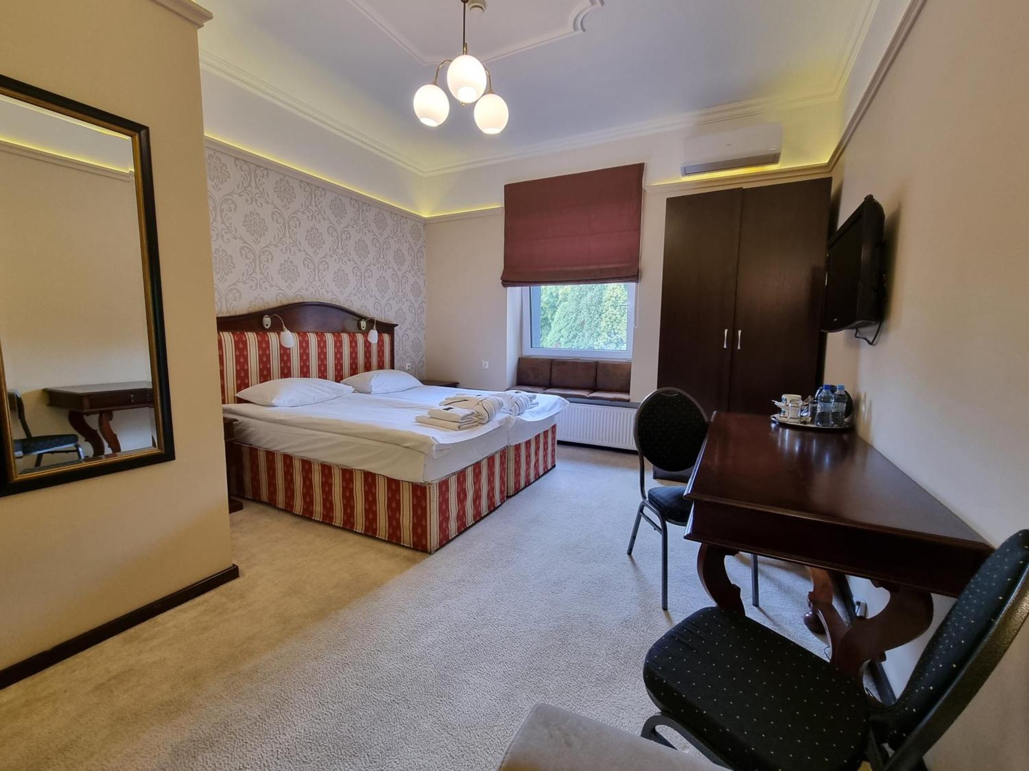 Hotel Senator Konferencje & Spa Стараховіце Екстер'єр фото