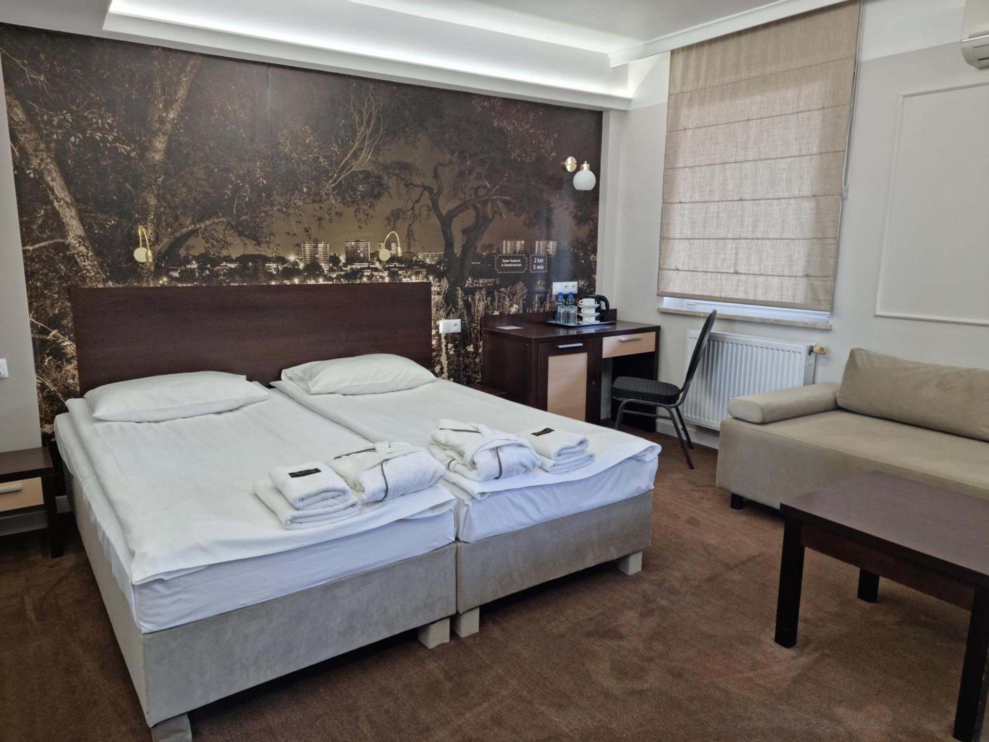 Hotel Senator Konferencje & Spa Стараховіце Екстер'єр фото
