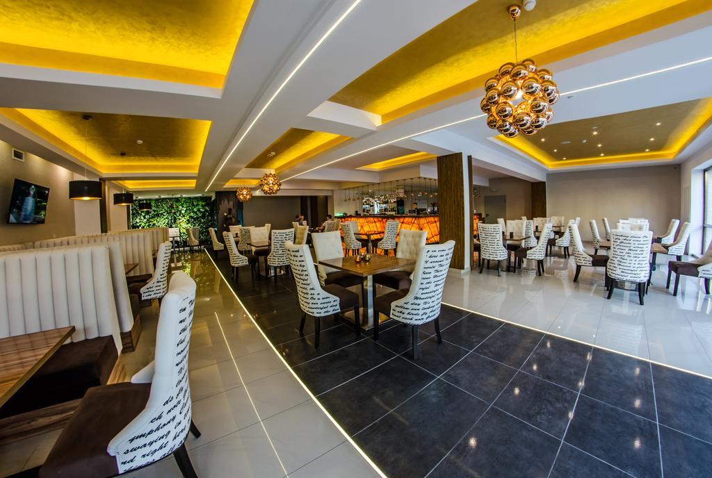 Hotel Senator Konferencje & Spa Стараховіце Екстер'єр фото