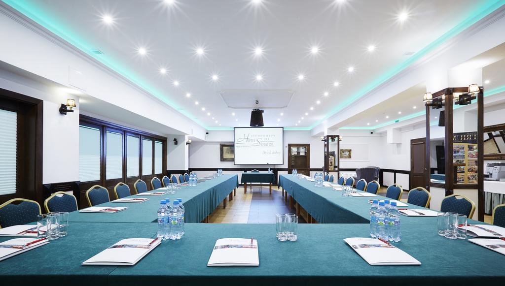 Hotel Senator Konferencje & Spa Стараховіце Екстер'єр фото