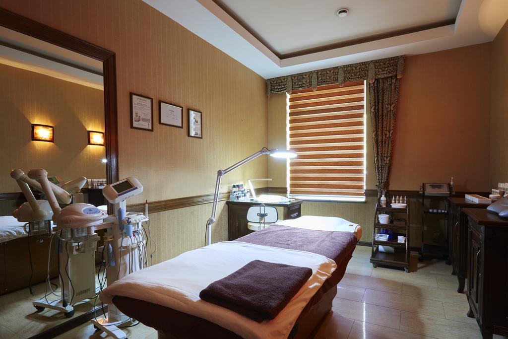 Hotel Senator Konferencje & Spa Стараховіце Екстер'єр фото